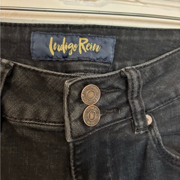 Distressed Black Skinny Jeans - Picture 6 of 6